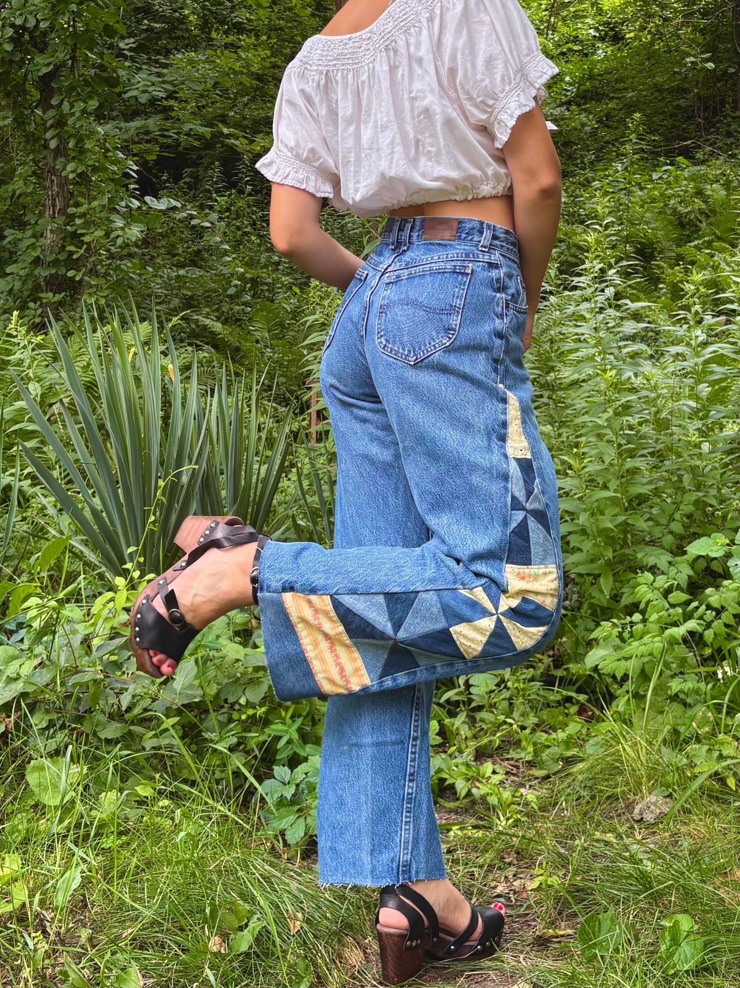 Yellow and Blue Eyelet Pinwheel Lees