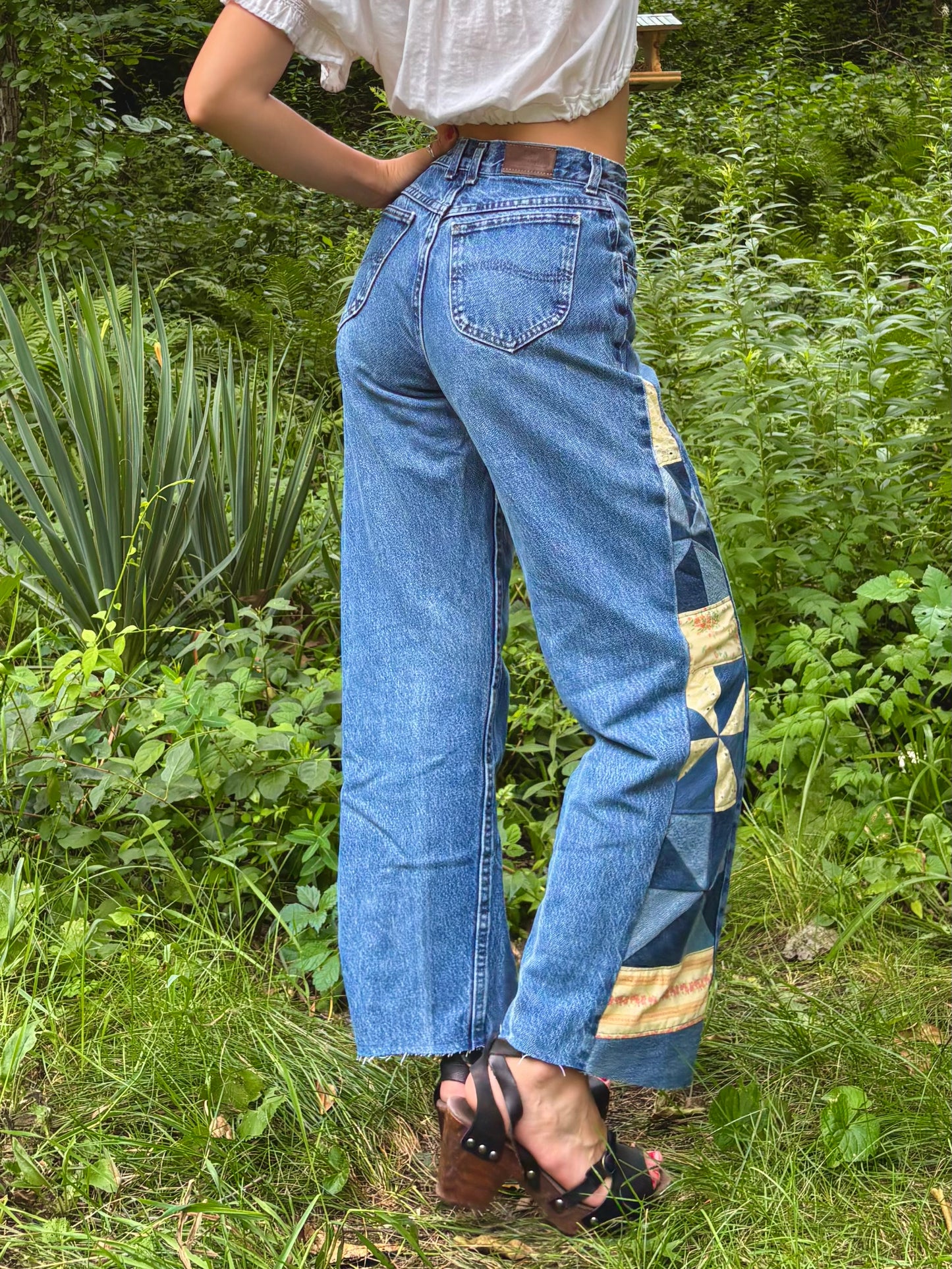 Yellow and Blue Eyelet Pinwheel Lees