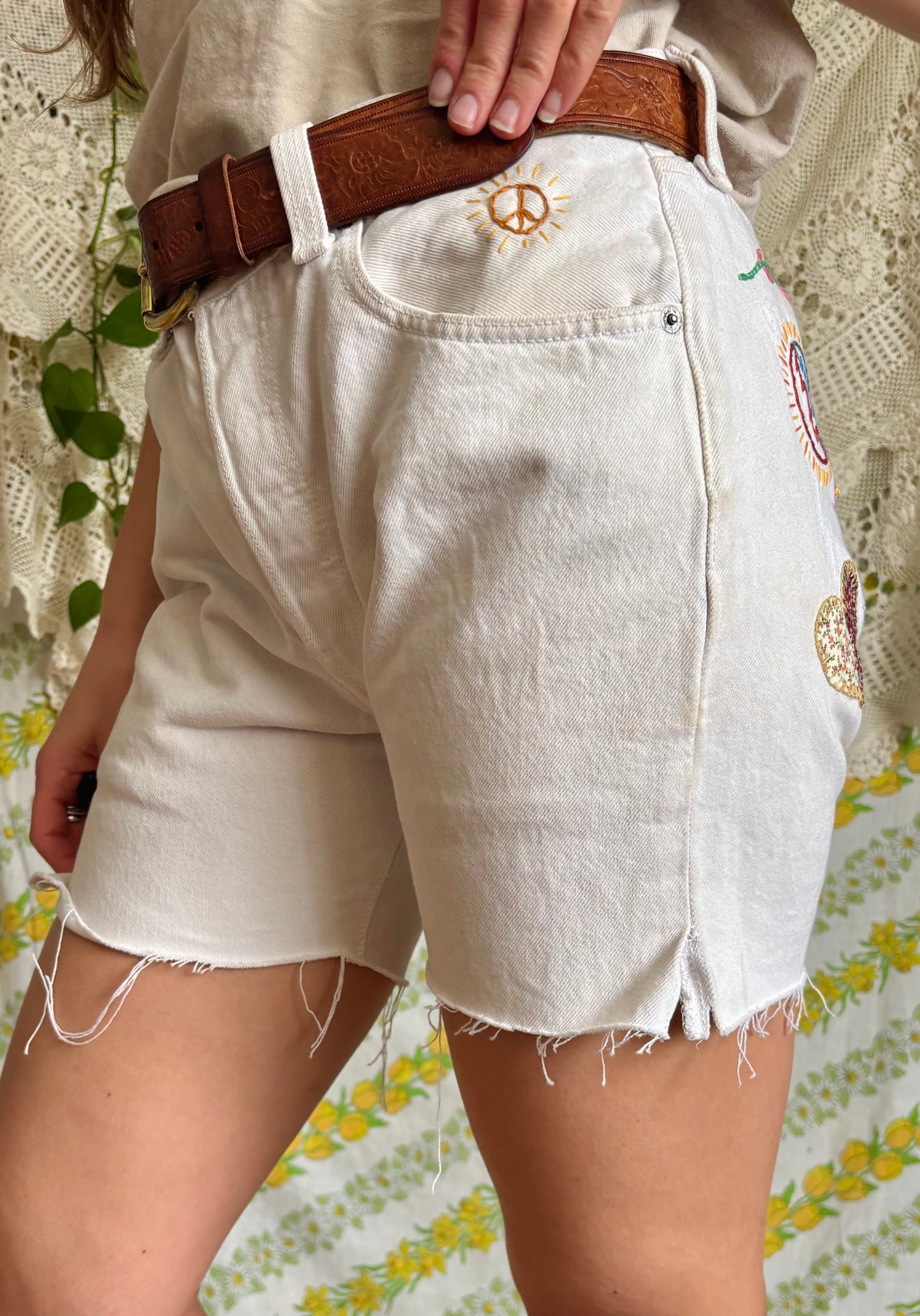 Hand Embroidered Deadhead Levi's Shorts 🌈