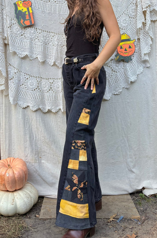 🖤 💛 Black & Gold Star Levi's