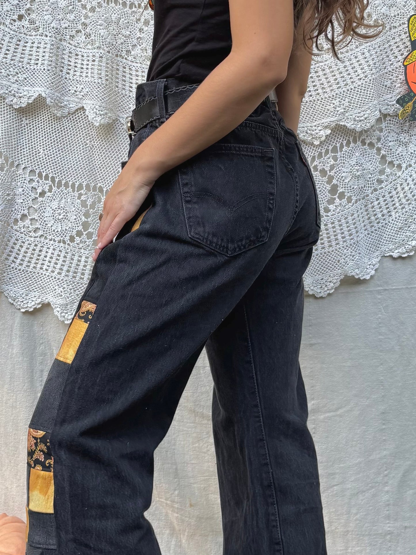 🖤 💛 Black & Gold Star Levi's