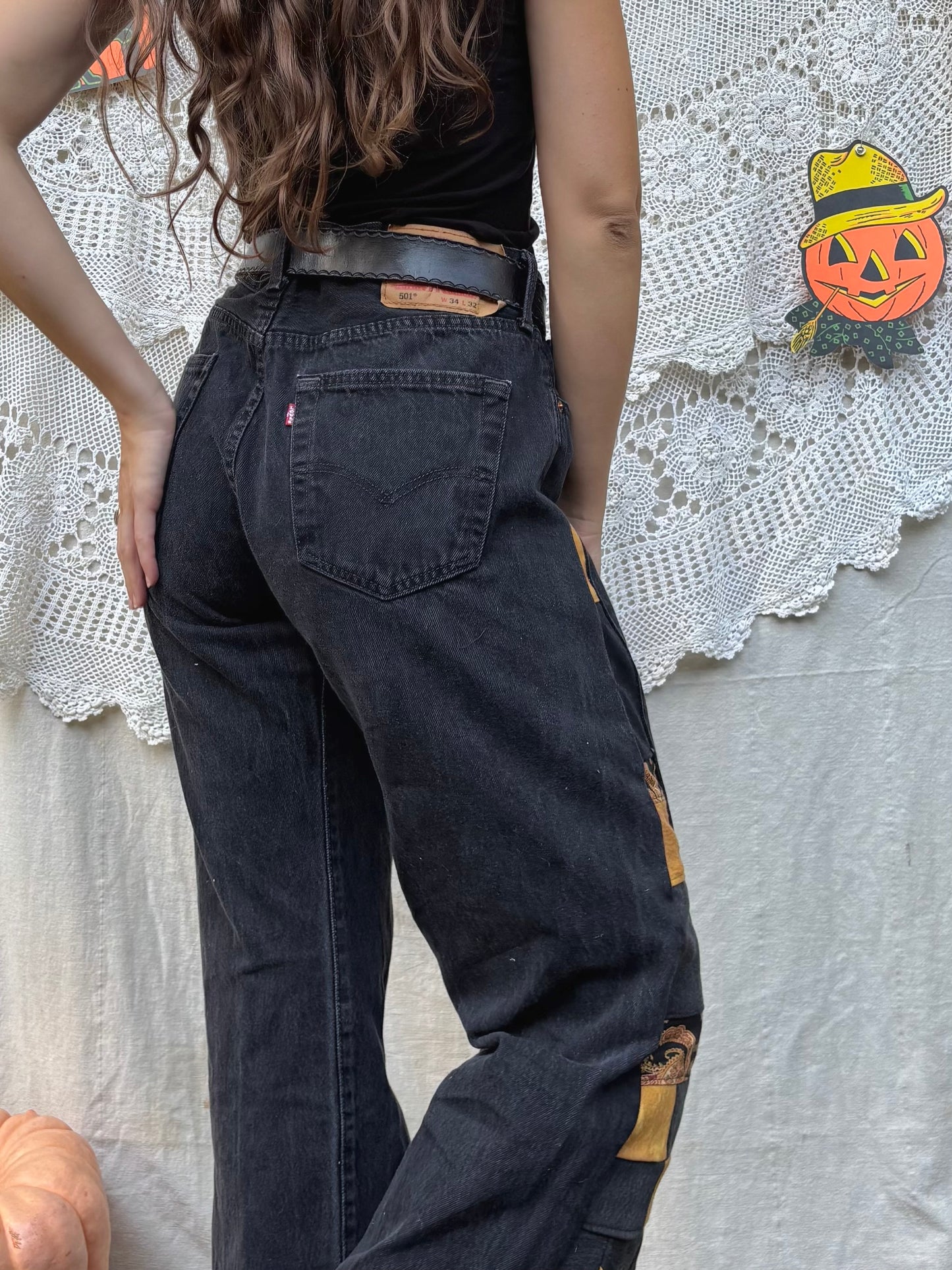 🖤 💛 Black & Gold Star Levi's