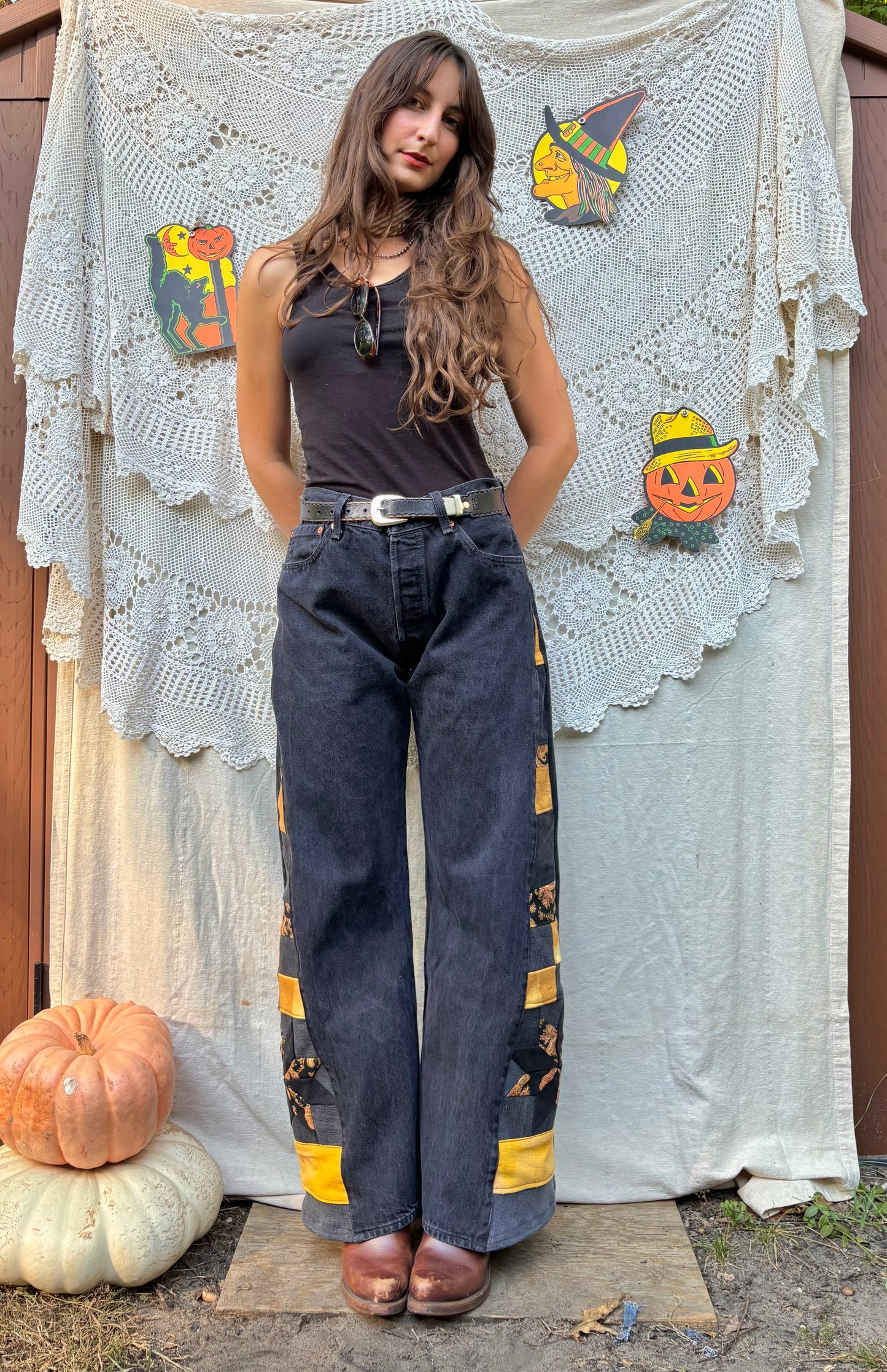 🖤 💛 Black & Gold Star Levi's