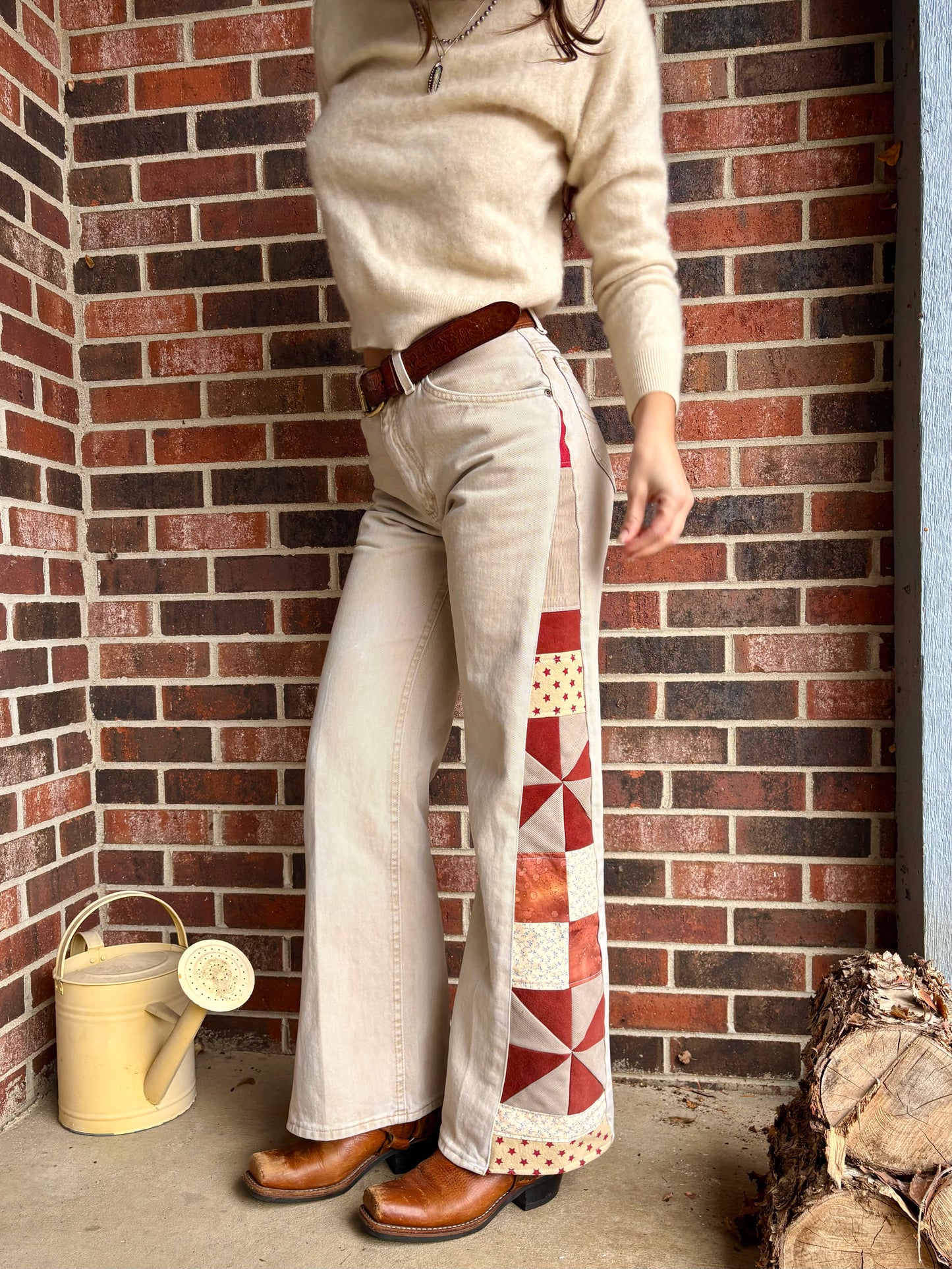 Ecru Tan Pinwheel Lees